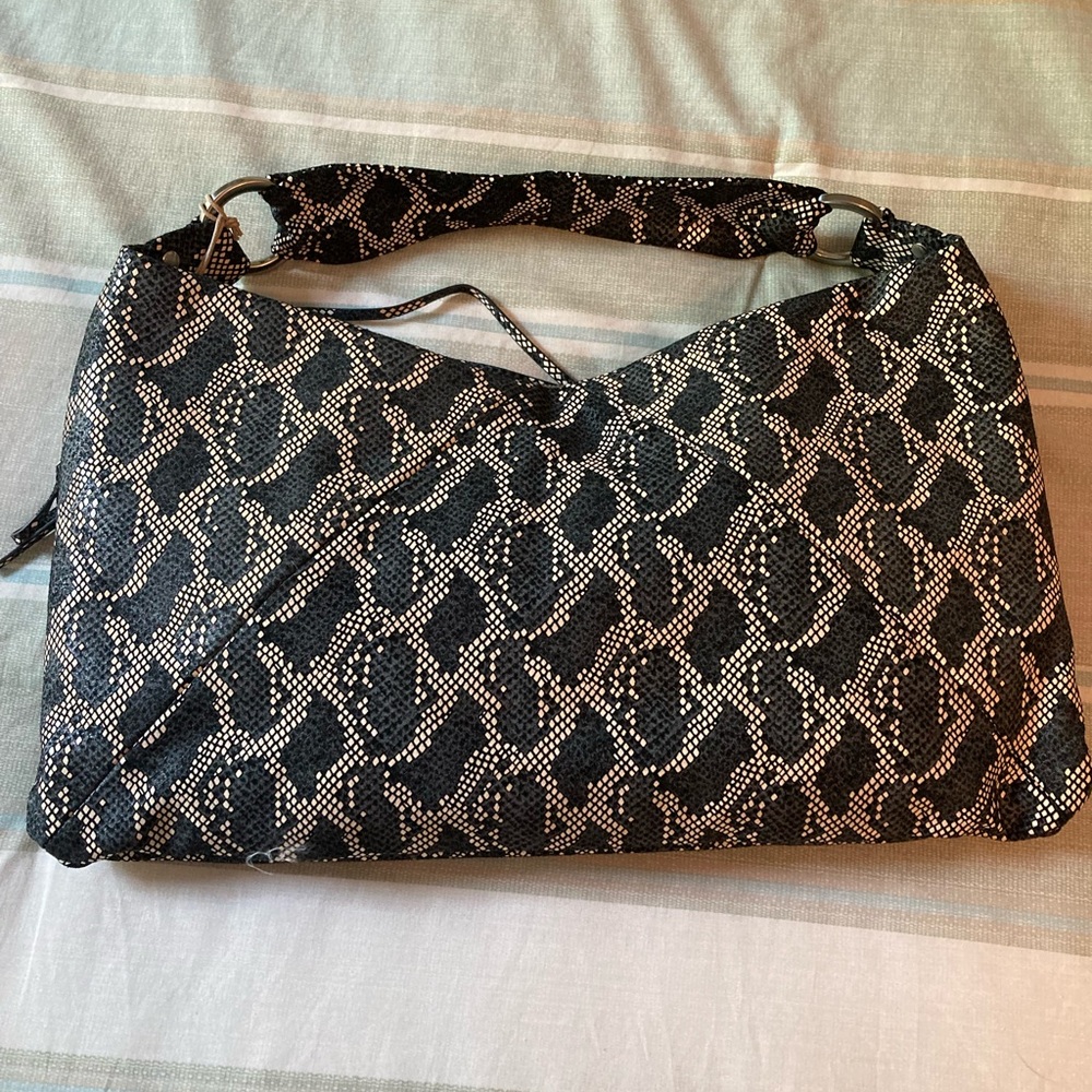 LAST Chance! Leaving Posh 8/11! NWT Hobo Paulette Shoulder Bag